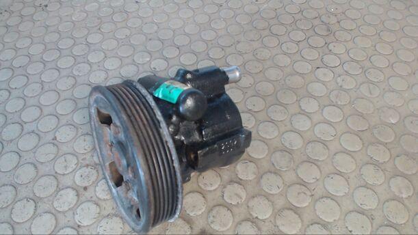 Foto: PUMPE SERVOLENKUNG eines Renault Laguna Grandtour 3.0 V6 groove up!