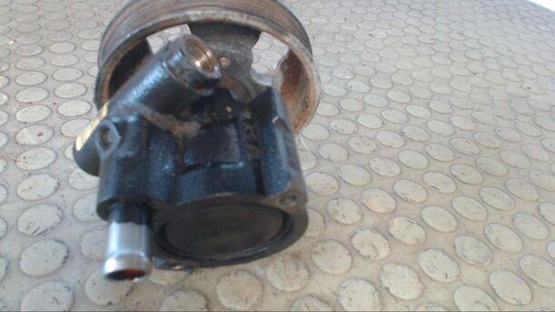 Foto: PUMPE SERVOLENKUNG eines Renault Laguna Grandtour 3.0 V6 groove up!