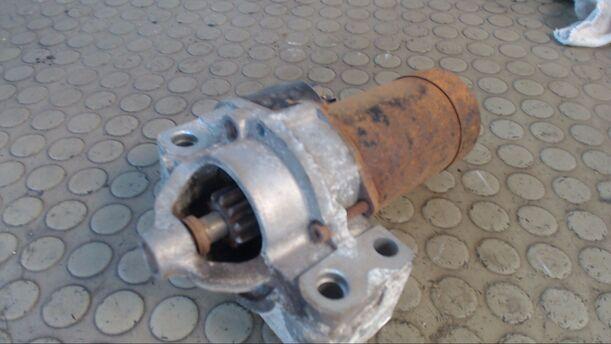 Foto: ANLASSER / STARTER eines Renault Laguna Grandtour 3.0 V6 groove up!