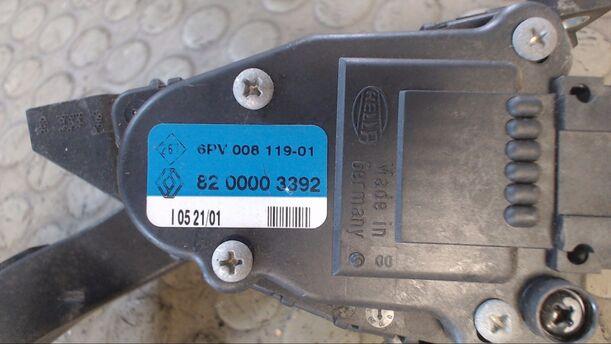 Foto: GASPEDAL eines Renault Laguna Grandtour 3.0 V6 groove up!