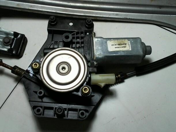 Foto: FENSTERHEBER ELEKTR. HINTEN LINKS eines Chrysler PT Cruiser 2.2 CRD