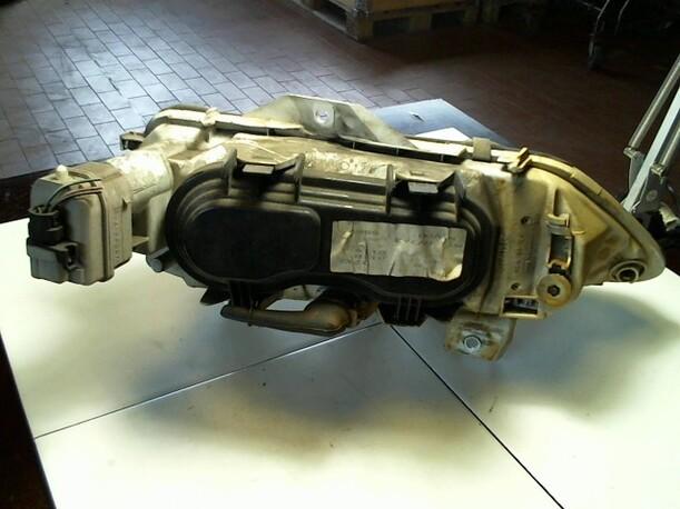 Foto: SCHEINWERFER LINKS eines Renault Laguna Grandtour 1.8