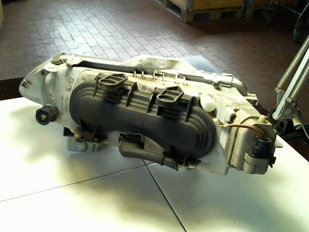 Foto: SCHEINWERFER RECHTS eines Renault Laguna Grandtour 1.8