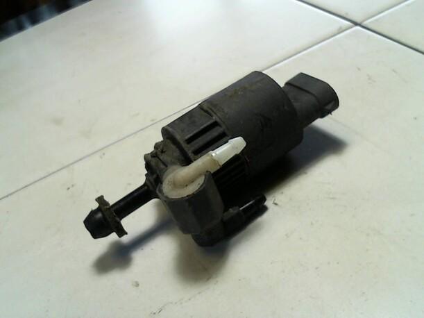 Foto: SCHEIBENWASCHPUMPE eines Renault Laguna Grandtour 1.8