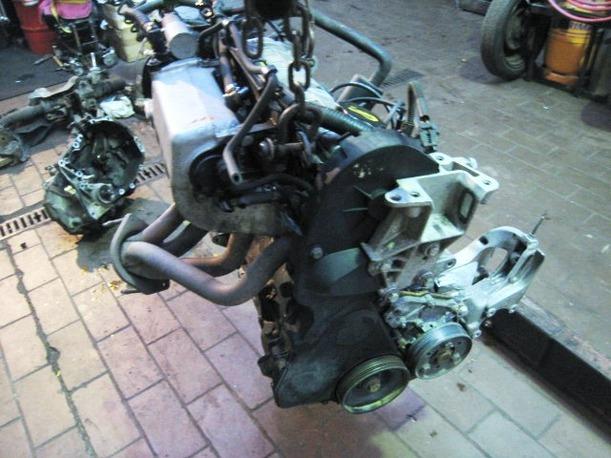 Foto: MOTOR F3PB674 eines Renault Laguna Grandtour 1.8