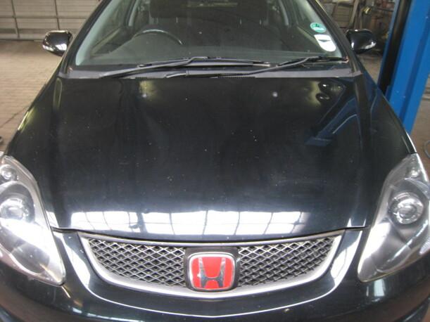 Foto: MOTORHAUBE (HAGELSCHADEN) eines Honda Civic 1.6i