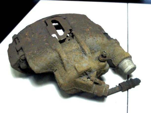 Foto: BREMSSATTEL VORN RECHTS eines Ford Escort 16V