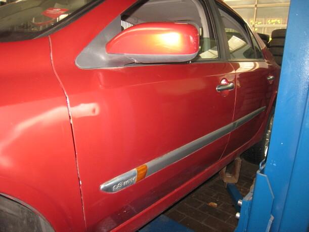 Foto: TÜR VORNE LINKS eines Renault Laguna 1.8