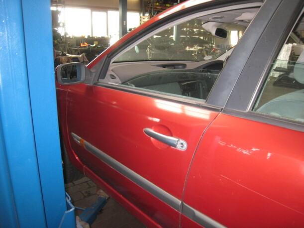 Foto: TÜR VORNE LINKS eines Renault Laguna 1.8