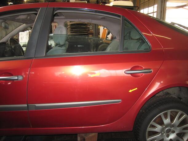 Foto: TÜR HINTEN LINKS eines Renault Laguna 1.8