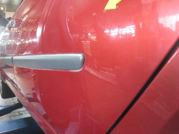 Foto: TÜR HINTEN LINKS eines Renault Laguna 1.8