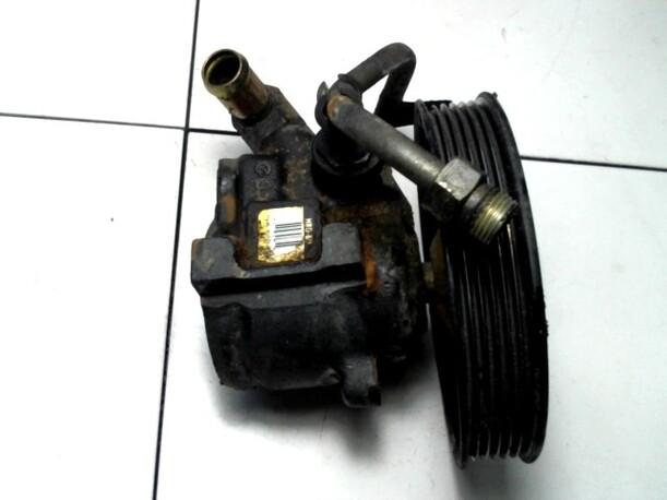 Foto: LENKGETRIEBEPUMPE eines Ford Escort 16V