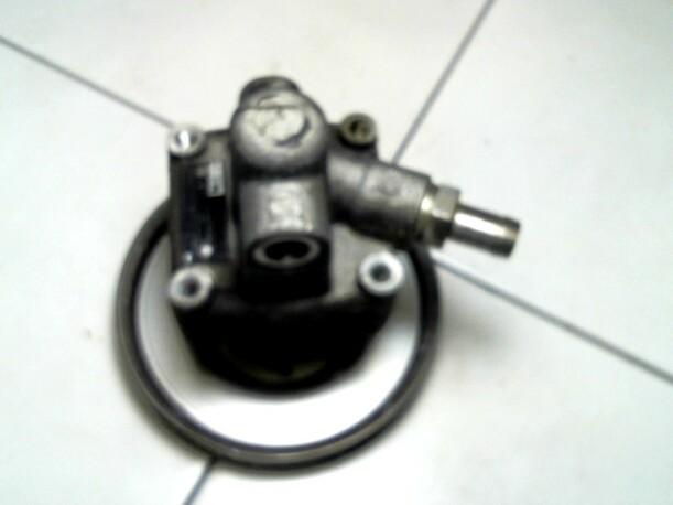 Foto: LENKGETRIEBEPUMPE eines Audi A4 2.6