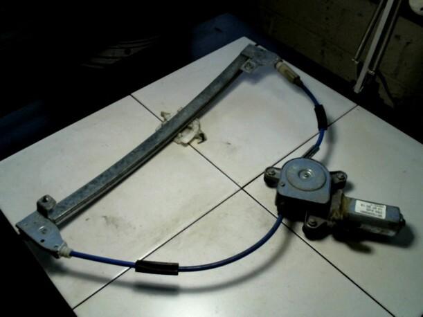 Foto: FENSTERHEBER ELEKTR. VORN RECHTS eines Peugeot 406 Break