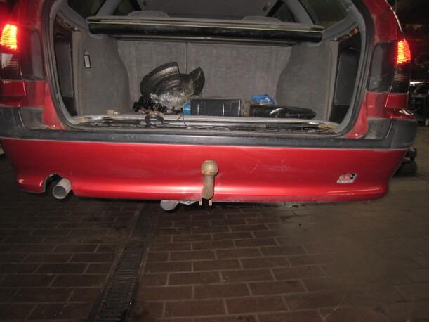 Foto: STOßSTANGE / STOSSFÄNGER HINTEN eines Peugeot 406 Break