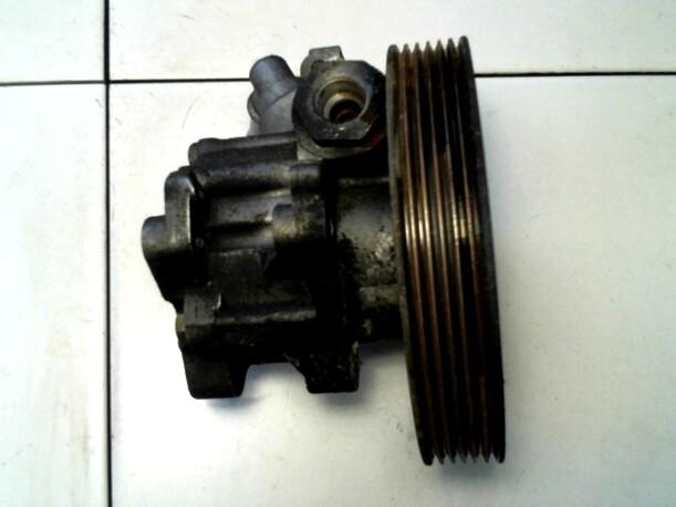 Foto: LENKGETRIEBEPUMPE eines Peugeot 406 Break