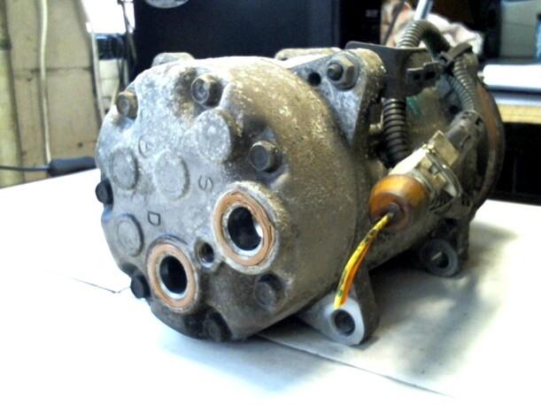 Foto: KOMPRESSOR KLIMAANLAGE eines Peugeot 406 Break