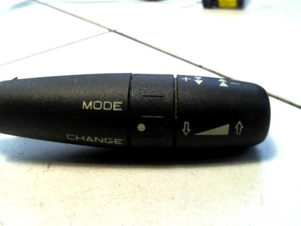 Foto: KOMBISCHALTER HIFI L eines Peugeot 206 75