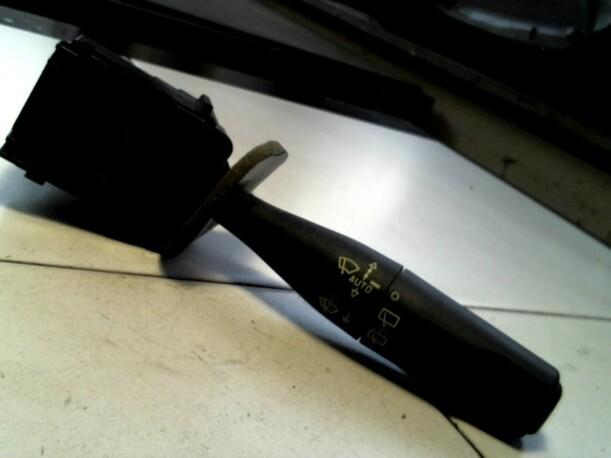 Foto: SCHEIBENWISCHERSCHALTER R eines Peugeot 206 75