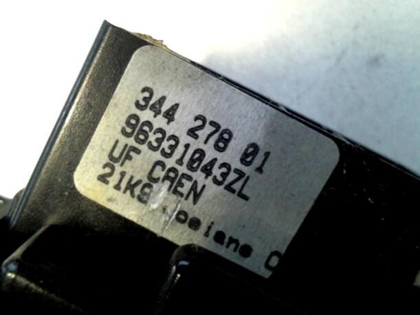 Foto: SCHEIBENWISCHERSCHALTER R eines Peugeot 206 75
