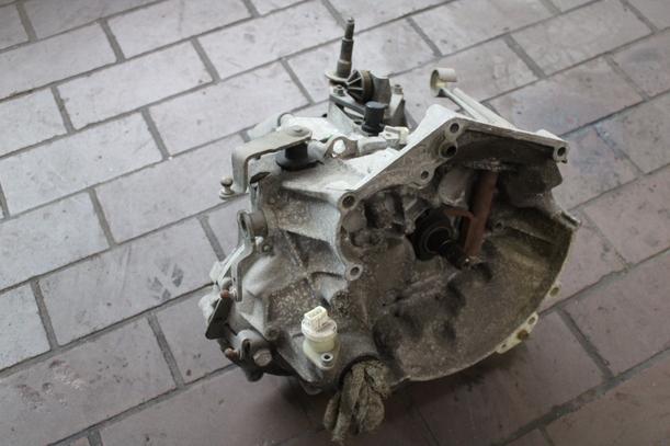 Foto: SCHALTGETRIEBE 5-GANG (53000 km) eines Peugeot 206 75