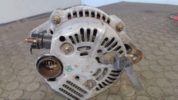 Foto: LICHTMASCHINE eines Honda Civic 1.3