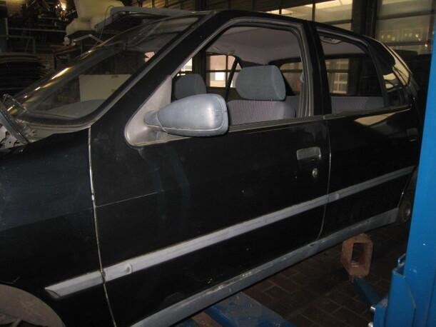 Foto: TÜR VORNE LINKS (4/5-türer) eines Peugeot 306