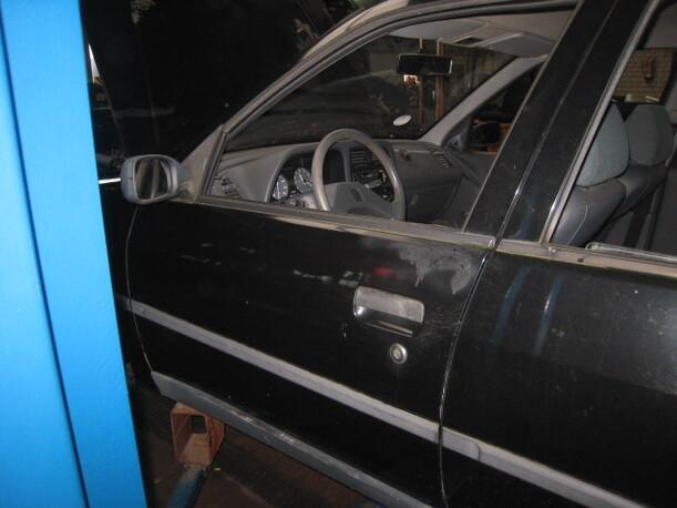 Foto: TÜR VORNE LINKS (4/5-türer) eines Peugeot 306