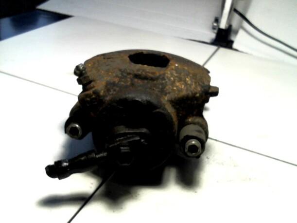 Foto: BREMSSATTEL VORN LINKS eines VW Golf 1.4