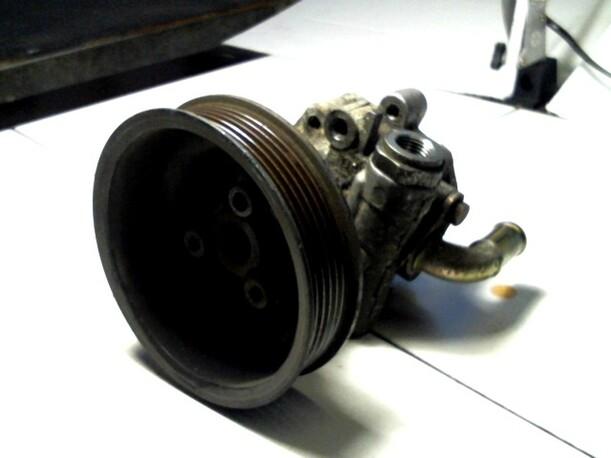Foto: LENKGETRIEBEPUMPE eines VW Golf 1.4