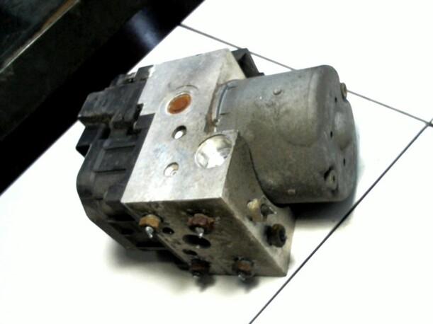 Foto: HAUPTBREMSAGGREGAT ABS eines Volvo V40 1.8i