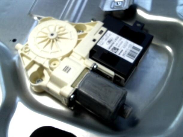 Foto: FENSTERHEBER ELEKTR. VORN LINKS (4/5-TÜRER) eines Ford Focus Turnier 1.6 TDCi DPF
