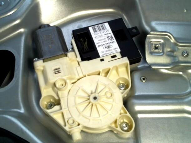 Foto: FENSTERHEBER ELEKTR. VORN RECHTS (4/5-TÜRER) eines Ford Focus Turnier 1.6 TDCi DPF