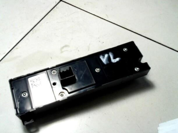 Foto: SCHALTER FENSTERHEBER eines Ford Focus Turnier 1.6 TDCi DPF