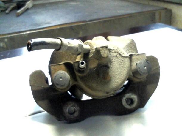 Foto: BREMSSATTEL VORN LINKS eines Ford Focus Turnier 1.6 TDCi DPF