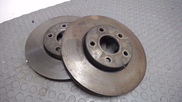 Foto: BREMSSCHEIBEN VORN eines Ford Focus Turnier 1.6 TDCi DPF