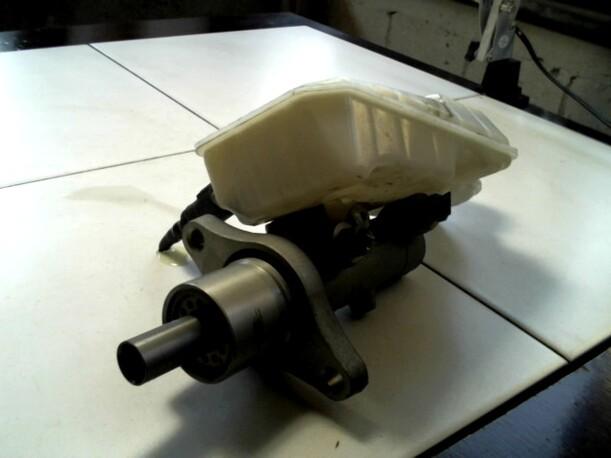 Foto: HAUPTBREMSZYLINDER eines Ford Focus Turnier 1.6 TDCi DPF