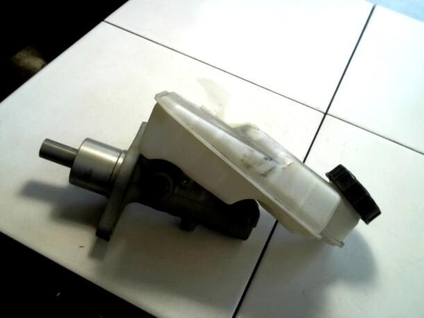 Foto: HAUPTBREMSZYLINDER eines Ford Focus Turnier 1.6 TDCi DPF