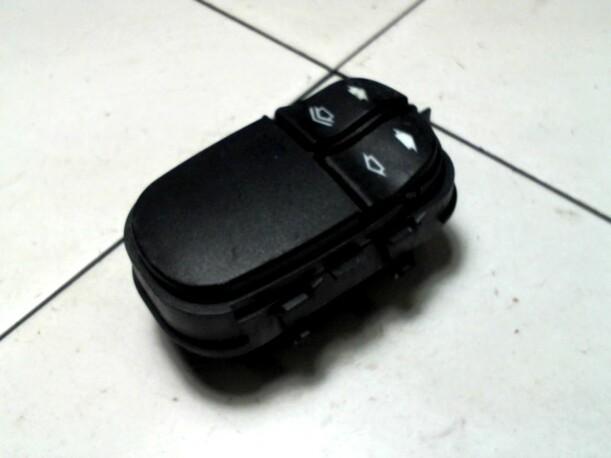 Foto: FENSTERHEBERSCHALTER eines Ford Focus