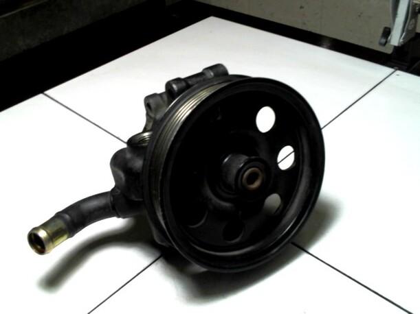Foto: LENKGETRIEBEPUMPE eines Ford Focus