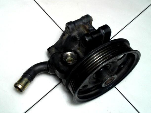 Foto: LENKGETRIEBEPUMPE eines Ford Focus