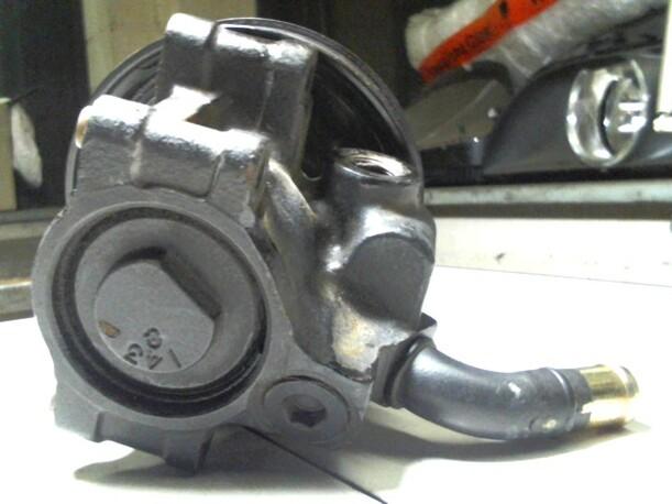 Foto: LENKGETRIEBEPUMPE eines Ford Focus