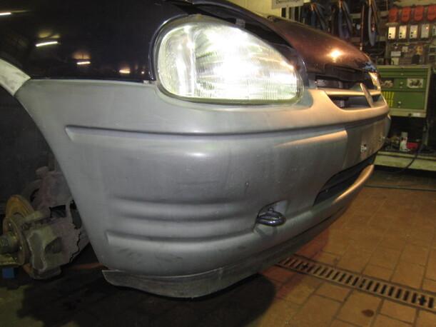 Foto: STOßFÄNGER / STOßSTANGE VORNE eines Opel Corsa