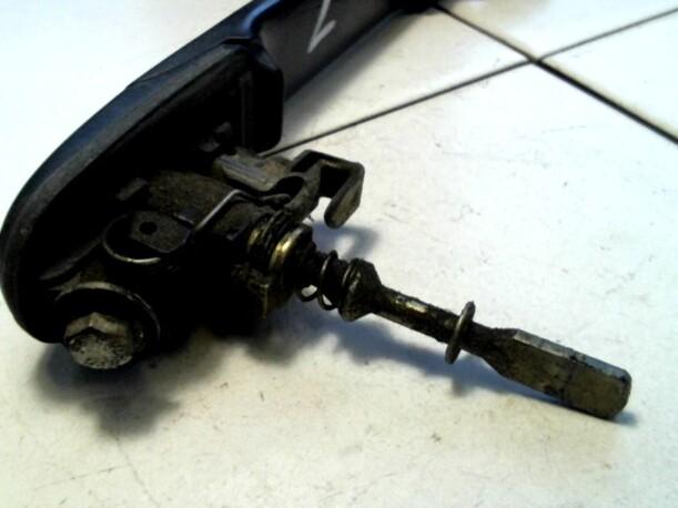 Foto: TÜRAUSSENGRIFF LINKS eines VW Polo 60