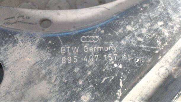 Foto: QUERLENKER VORN LINKS eines Audi 80 2.0 E