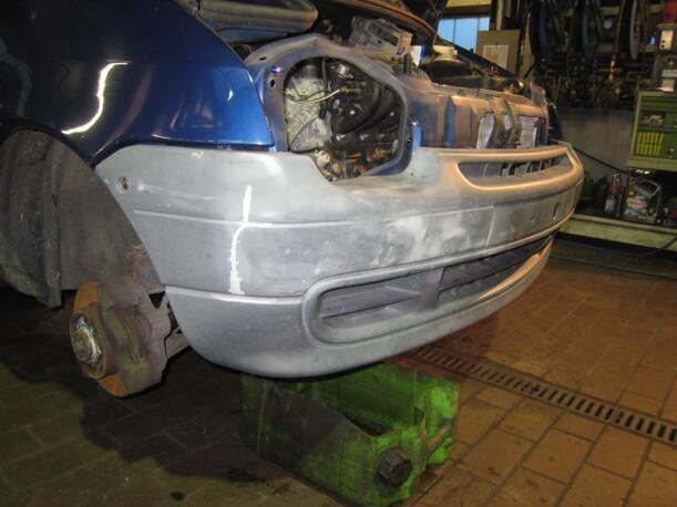 Foto: STOßFÄNGER / STOßSTANGE VORNE eines Renault Twingo 1.2