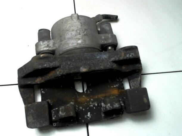 Foto: BREMSSATTEL VORN LINKS eines BMW 528i touring