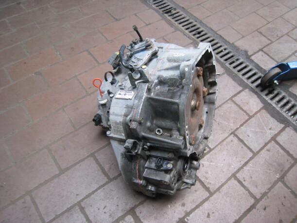 Foto: AUTOMATIK-GETRIEBE eines Suzuki Liana Kombi 1.6