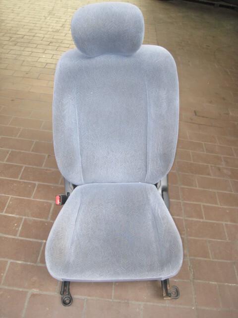 Foto: SITZ VORNE LINKS V L eines Suzuki Liana Kombi 1.6 Club