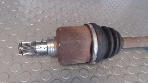 Foto: ANTRIEBSWELLE VORN LINKS eines Rover 75 2.0 V6